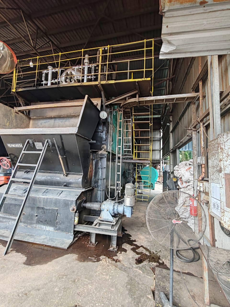PK Comrades JKKP-certified team performing boiler maintenance and overhauling on water and fire tube boilers in Malaysia