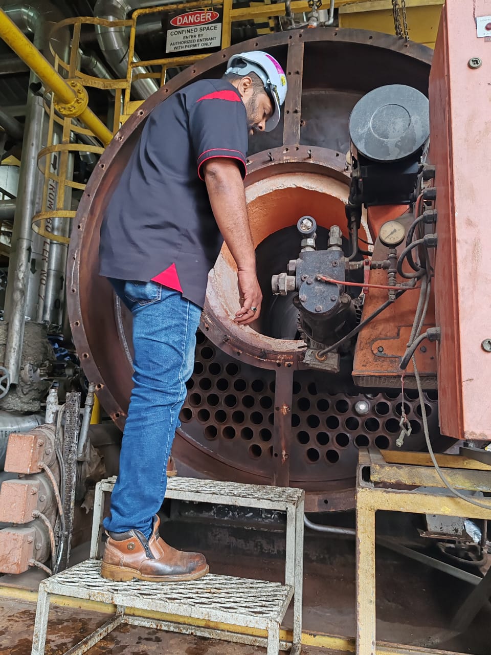 Boiler safety valve and control calibration by JKKP certified PK Comrades engineers